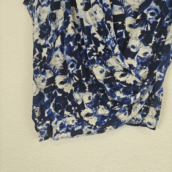 M.M. Lafleur Ferrante Floral Cap Sleeve V-neck Blouse Size M - Picture 3 of 12